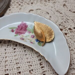 Vintage Golden Leaf Brooch